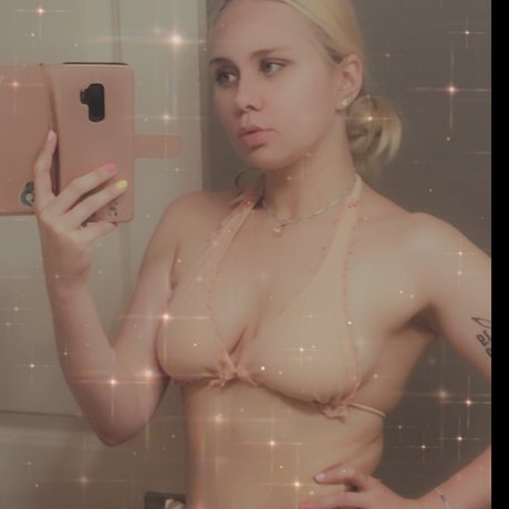 Barbie Quinn sexy actress photo