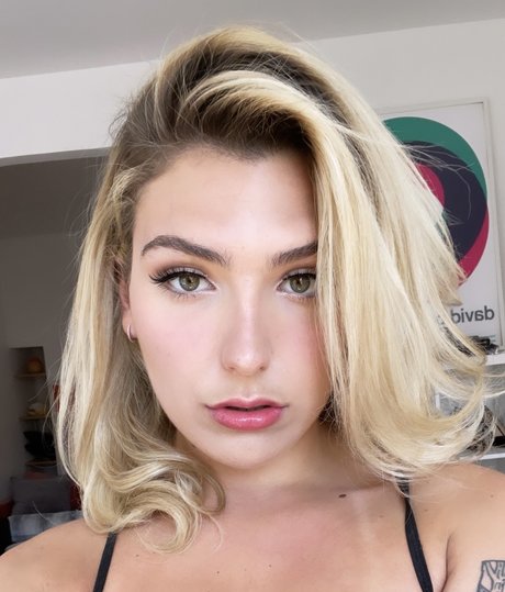 Moxie Doll model pornographic photo