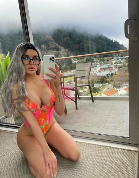 curly hair teen onlyfans top picture