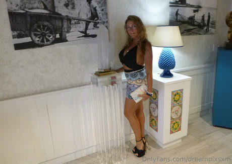 blonde deepthroat onlyfans art naked gallery