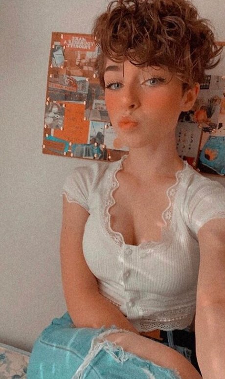 graceful addison porn model image