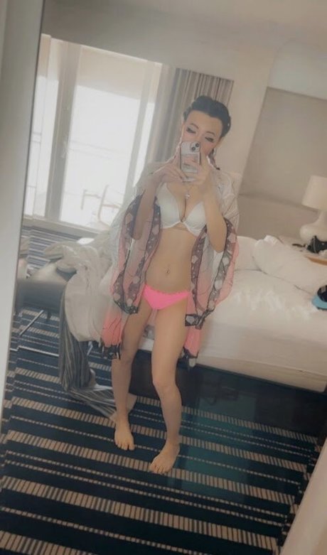 HowToMia pornstar perfect picture