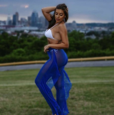 Amanda Chilelli hot model picture