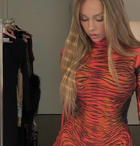 Ester Exposito art pornstar photo