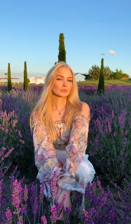 haileycherry model sexy image