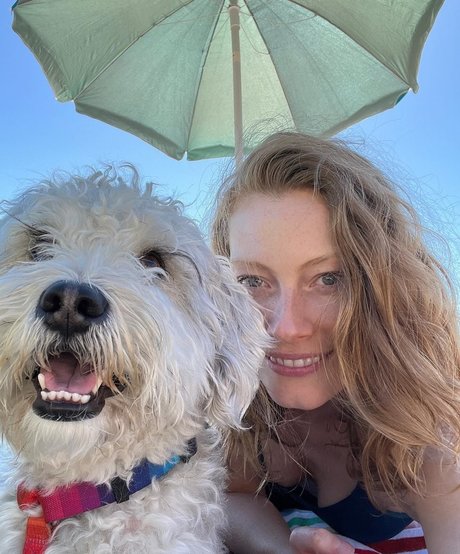 Alyssa Sutherland beautiful model photo