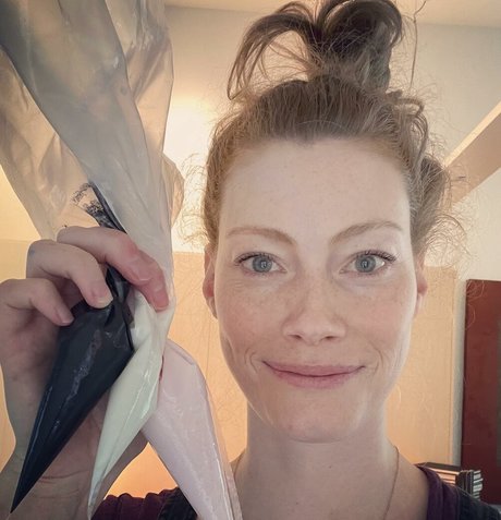Alyssa Sutherland xxx actress photo