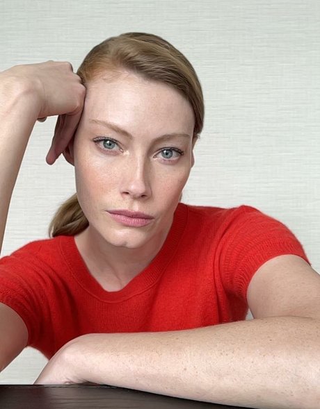 Alyssa Sutherland art model picture
