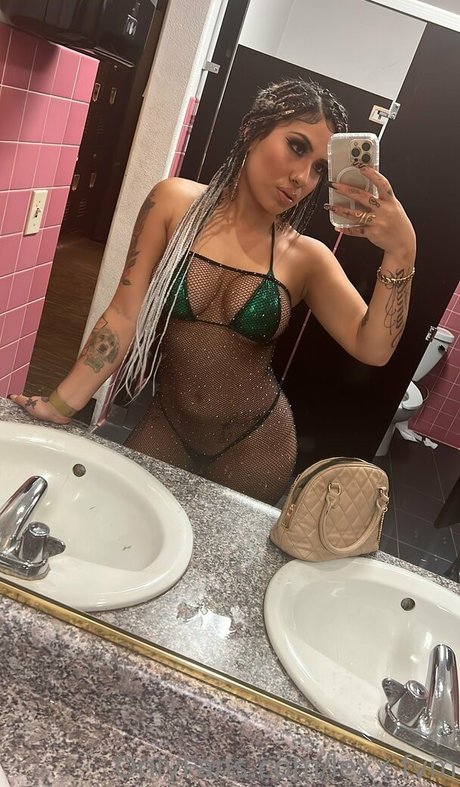 famous onlyfans sexy nude pic