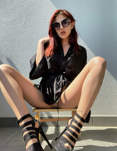 Ivonazg model pornographic pic