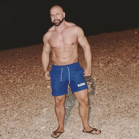 MuscdaddyXL nude pornstar img