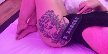 outside onlyfans naked photos