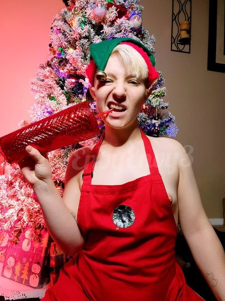 Envy the Enby star naked image