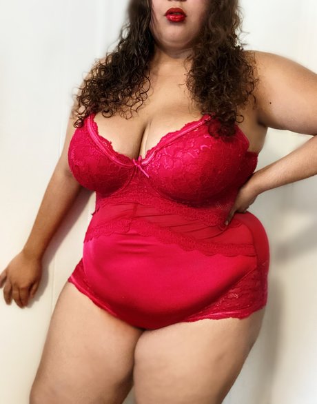 Curvy Trouble pornstar adult gallery