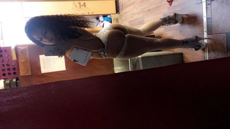 Destinee Love model sexy image