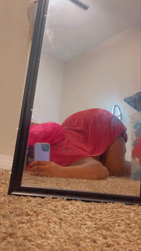 Ho e B ar nude model img