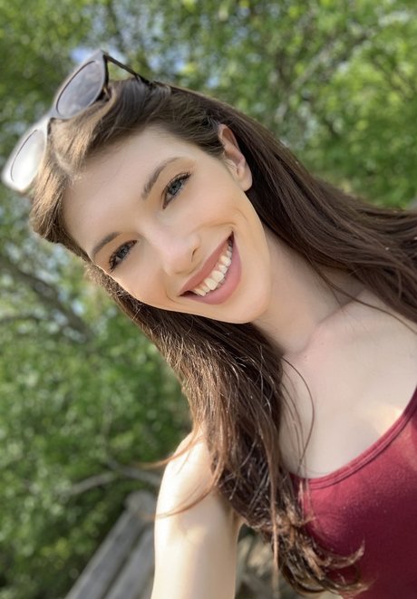 Ava Holt pretty pornstar images