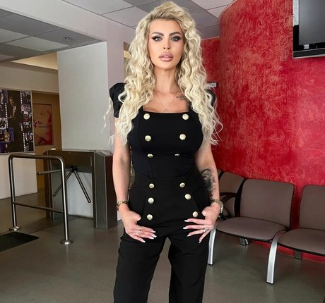 Lela Ceterova naked pornstar archive