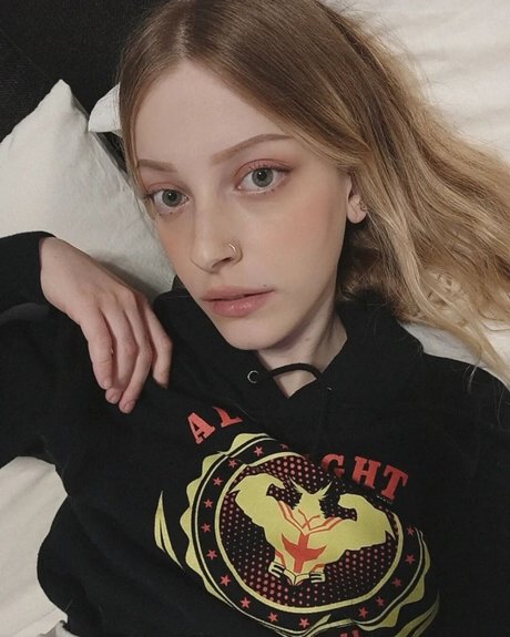 mirror selfie onlyfans art nude photos