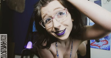 Girlbotdiv nude actress archive