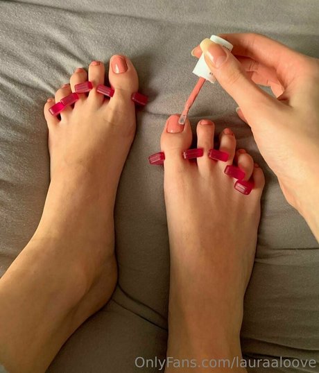 lauraaloove model art pic