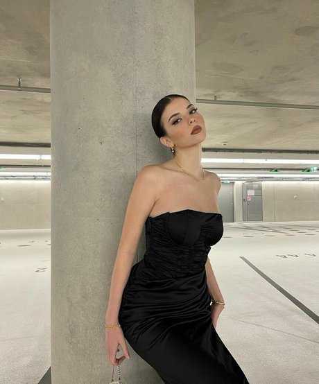 melisayamac model art gallery