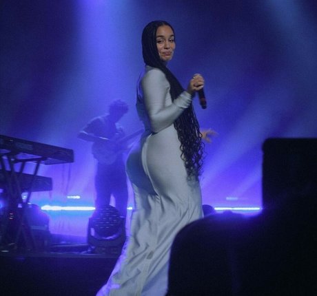 Jorja Smith sexy star pictures