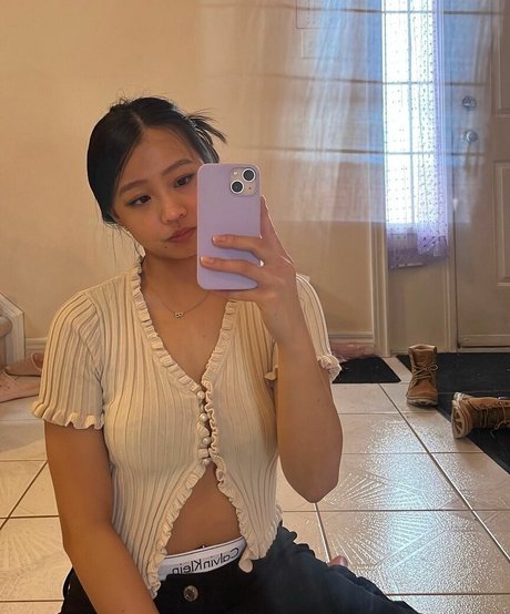 queenbaddii pornographic model images
