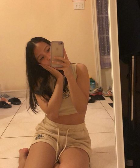 queenbaddii star sexy pics
