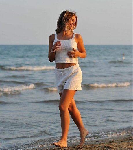 Alice De Bortoli star art galleries