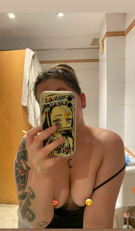 evvilmoon nude actress image