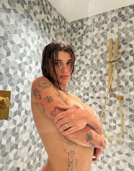 arikytska nudes star gallery