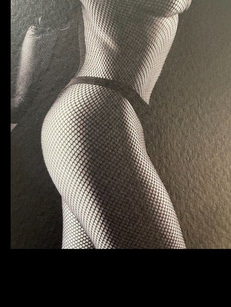 Alexandria Deckard model art galleries