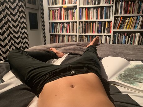 Ellen DeGenderless sexy model picture