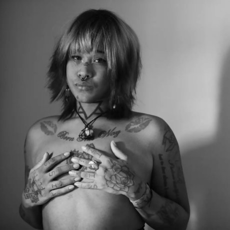 beautiful face onlyfans top picture