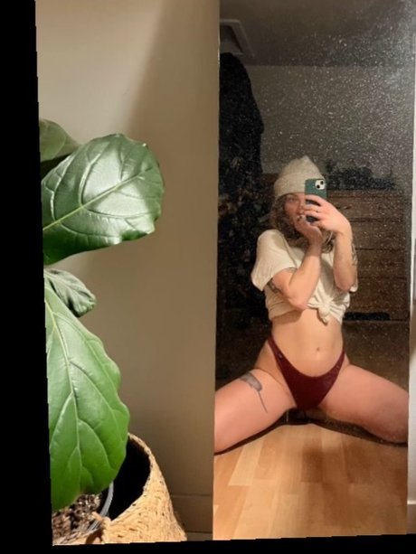 Peyton and Ambrosia naked star picture