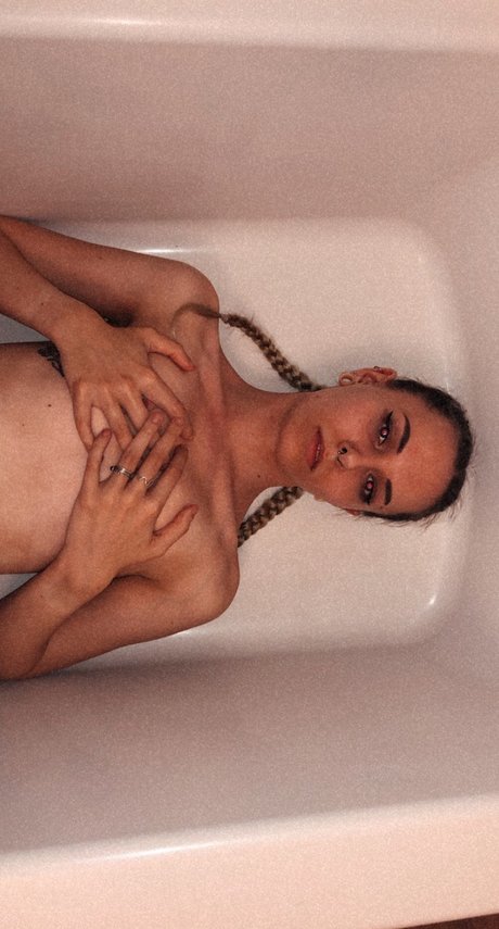 petitelilbee erotic model gallery