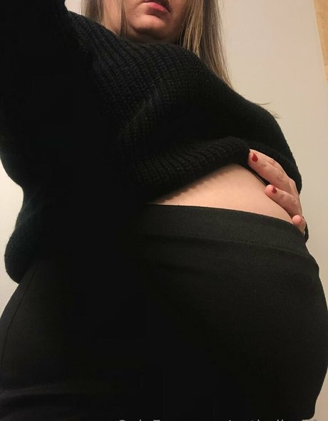 potbellywife top model photo