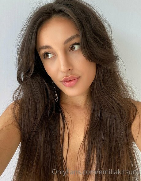 onlyemiliaa high quality model pictures