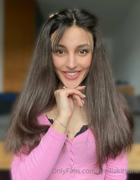 onlyemiliaa erotic model pic