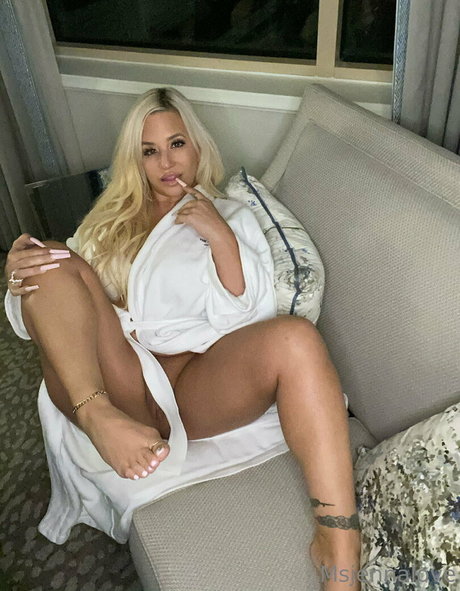 blonde young onlyfans pornos pictures