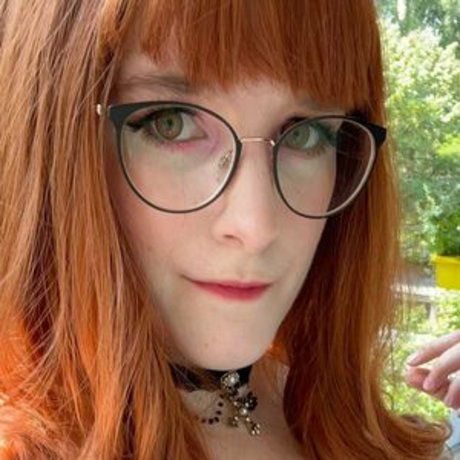 Nerdy Cinnamon pornstar free image