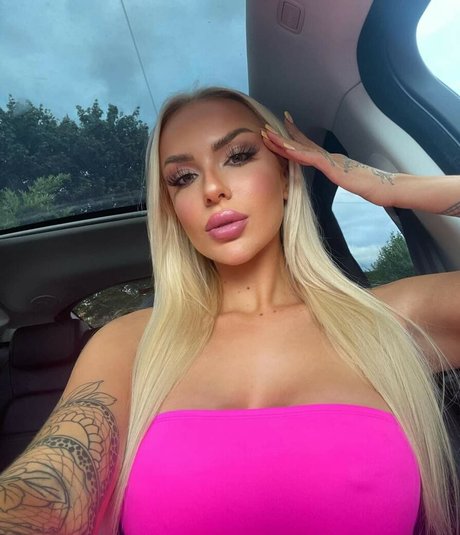Nikita Reign pretty model pic