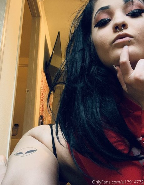 knockedxloose erotic actress image