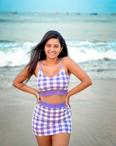 Suhana Khan naked star galleries