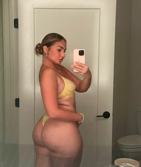 Emely Hernandez erotic model gallery