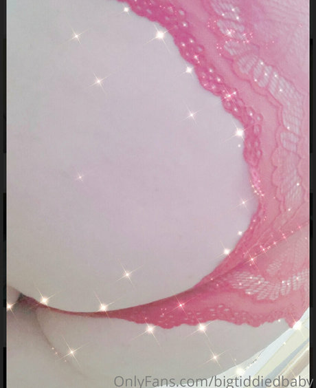 bustybethhh nudes model galleries
