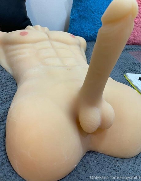 annysmith erotic model picture