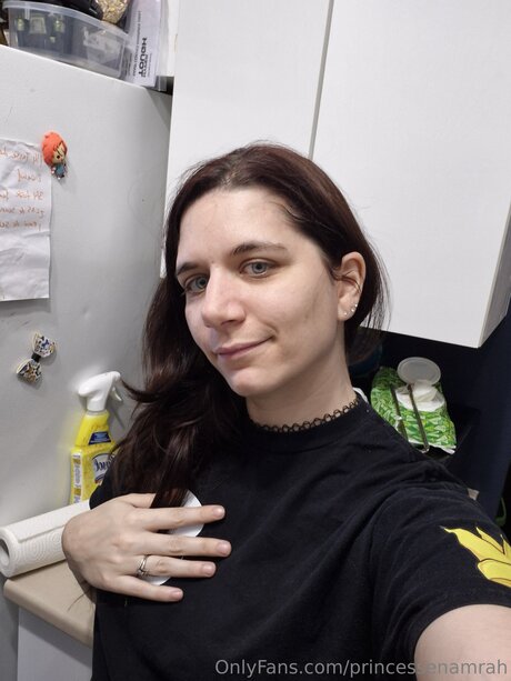 Princesse Namrah nude thumbnail