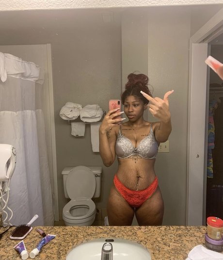 LilBootyCyy art model picture